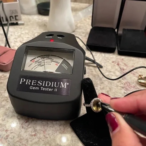 Stunning 14k White Gold Topaz with Diamond Ring - Picture 7 of 7